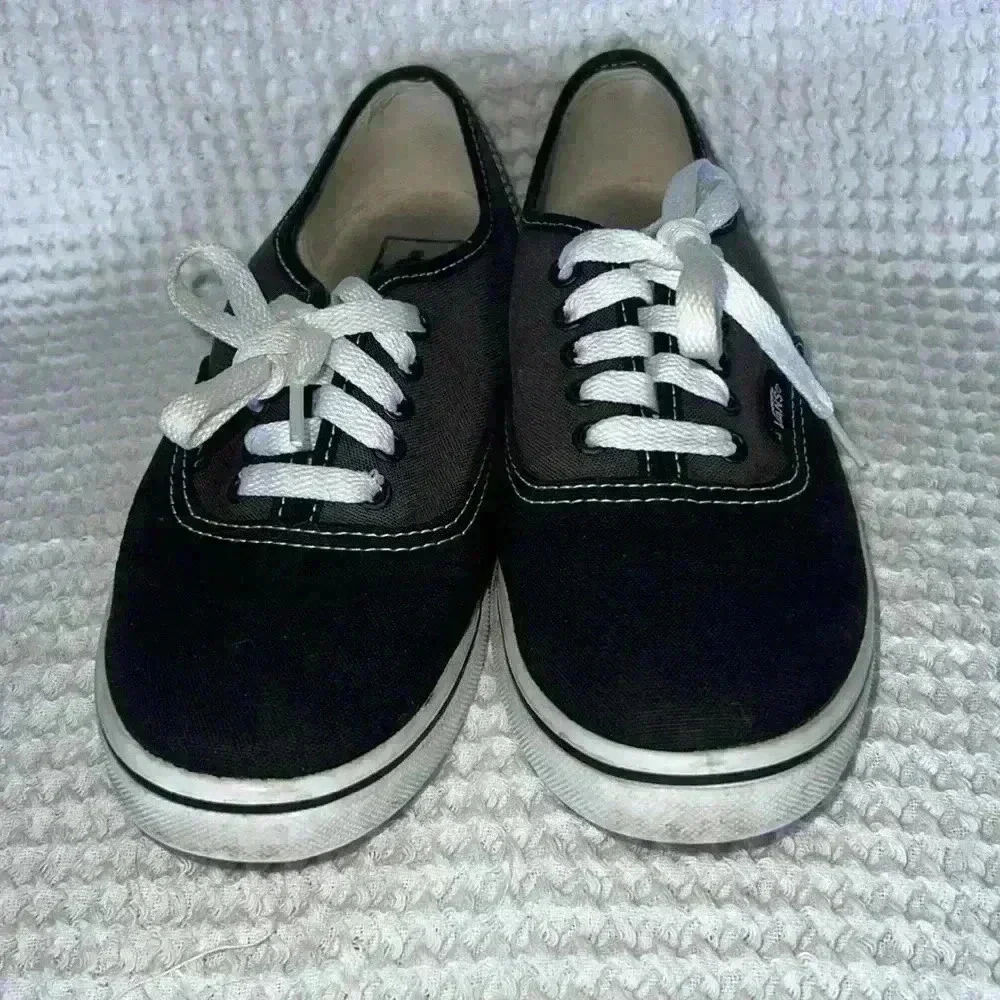 Vans Unisex Canvas Sneakers